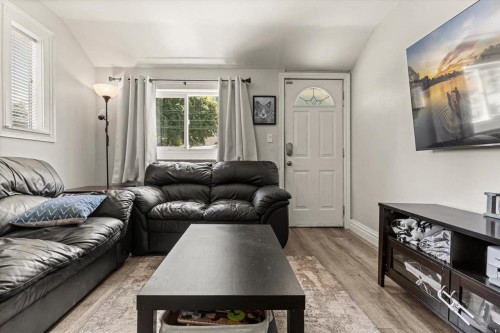 325 Hudson Bay Street, Hope, BC 