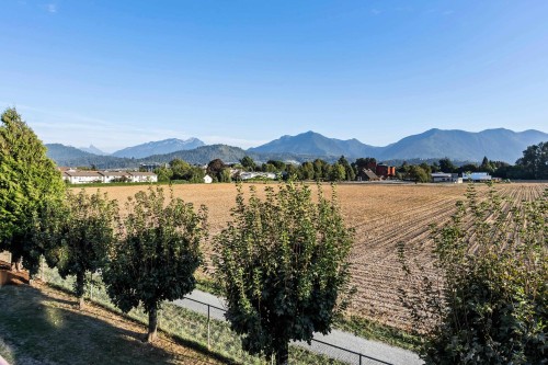 304-45520 Knight Road, Chilliwack, BC 