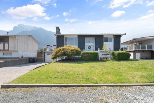 630 Thacker Avenue, Hope, BC 