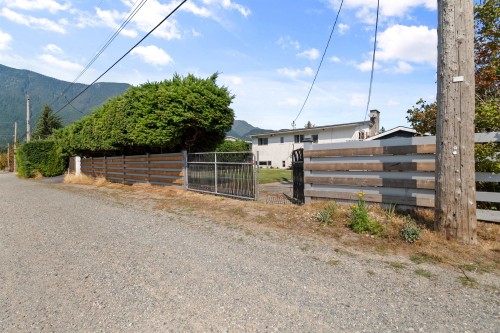 630 Thacker Avenue, Hope, BC 