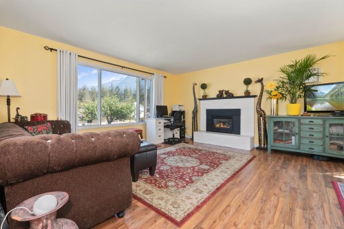 630 Thacker Avenue, Hope, BC 
