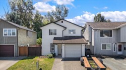 8542 Mccutcheon Avenue Chilliwack, BC V2P 7K7