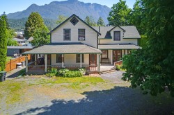 1075 3rd Avenue  Hope, BC V0X 1L0