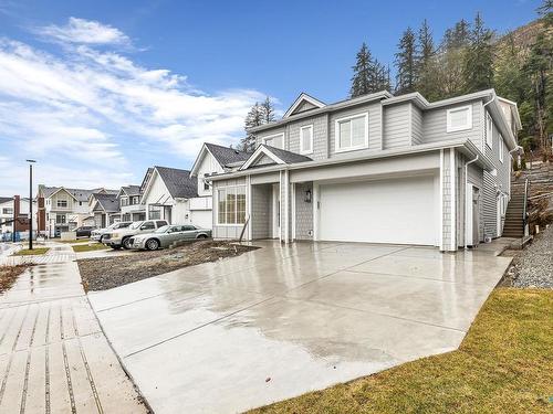 33975 Barker Court, Mission, BC 