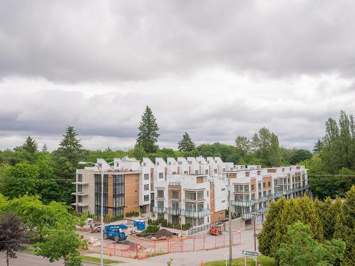 406 6285 King George Boulevard, Surrey, BC 