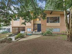 15836 RUSSELL AVENUE  White Rock, BC V4B 2S4