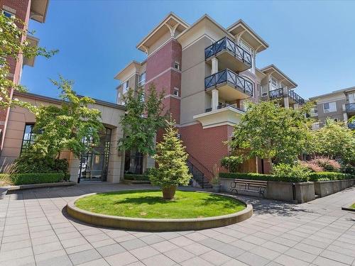 106 2970 King George Boulevard, Surrey, BC 