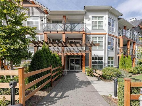 303 14605 Mcdougall Drive, Surrey, BC 