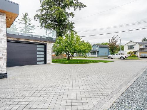 6052 172 Street Street, Surrey, BC 