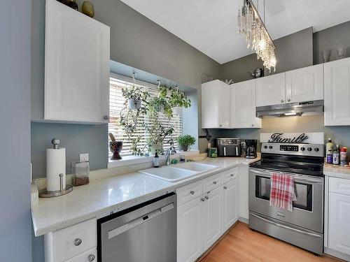 15411 Russell Avenue, White Rock, BC 