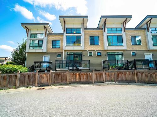 11 9989 E Barnston Drive, Surrey, BC 