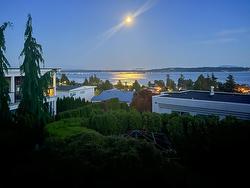 15662 SEMIAHMOO AVENUE  White Rock, BC V4B 1V4