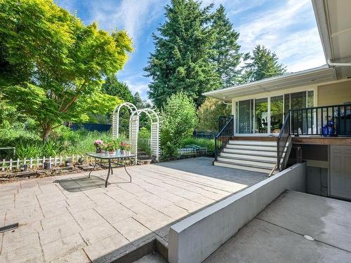 13715 Coldicutt Avenue, White Rock, BC 