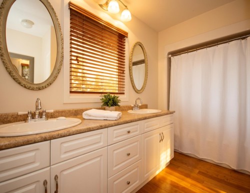 20308 27 Avenue, Langley, BC - Indoor Photo Showing Bathroom