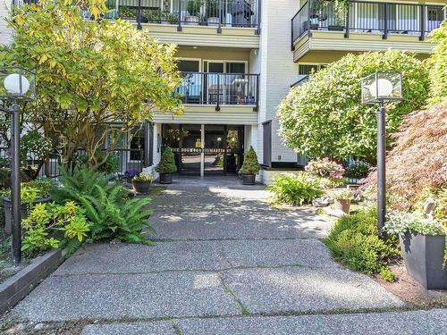 102 1351 Martin Street, White Rock, BC 