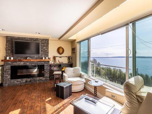 302 15165 Marine Drive, White Rock, BC 