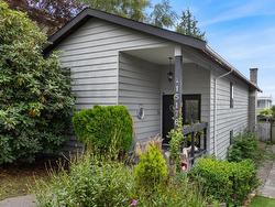 15176 BEACHVIEW AVENUE  White Rock, BC V4B 1P6