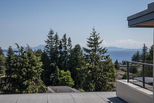 502 14022 North Bluff Road, White Rock, BC 