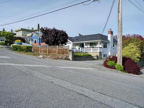 1154 Finlay Street, White Rock, BC 