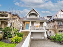 15592 GOGGS AVENUE  White Rock, BC V4B 2N6