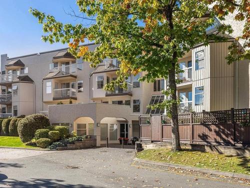 201 1860 E Southmere Crescent, Surrey, BC 