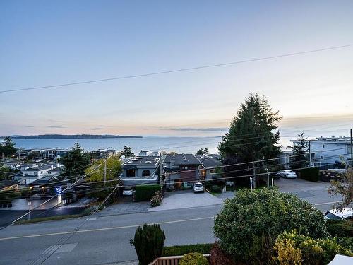 15549 Columbia Avenue, White Rock, BC 