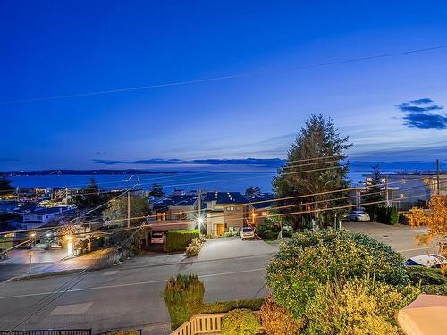 15549 Columbia Avenue, White Rock, BC 