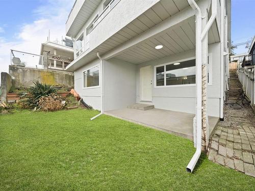 15452 Victoria Avenue, White Rock, BC 