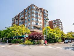 102 15111 RUSSELL STREET  White Rock, BC V4B 2P4