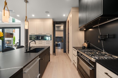 1255 Kent Street, White Rock, BC 