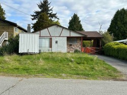 15855 Vine Avenue  White Rock, BC V4B 2T5