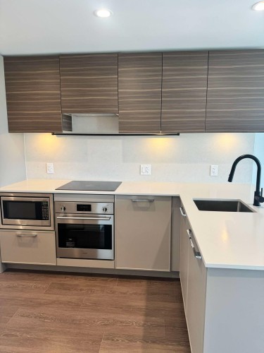 1908-13725 George Junction  Surrey, BC V3T 4Y3