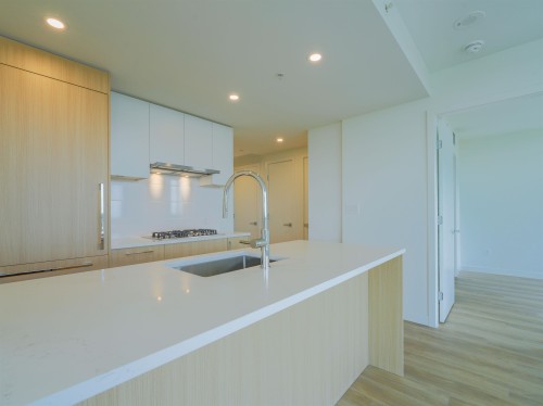 1904-9675 King George Boulevard, Surrey, BC 