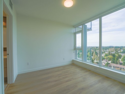 1904-9675 King George Boulevard, Surrey, BC 