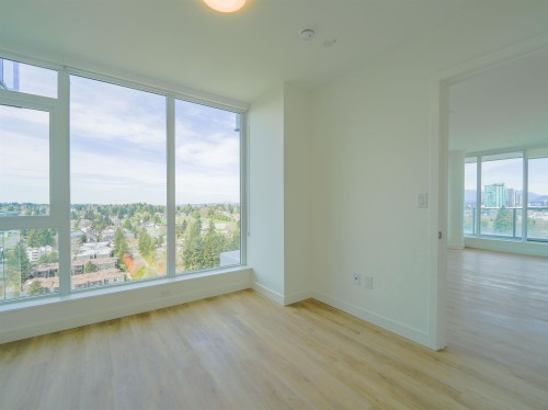 1904-9675 King George Boulevard, Surrey, BC 