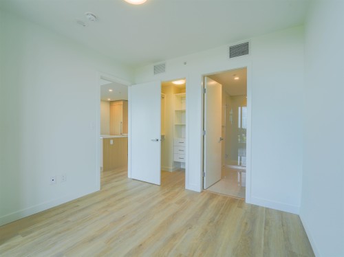 1904-9675 King George Boulevard, Surrey, BC 