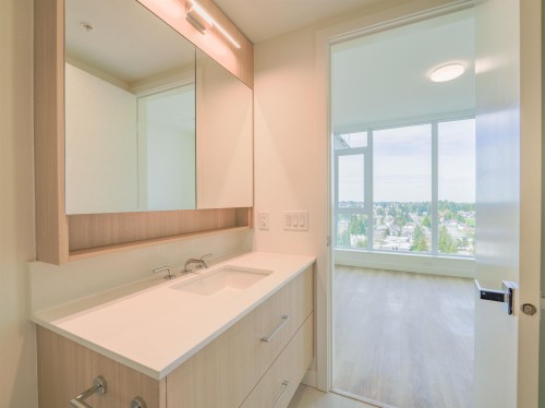 1904-9675 King George Boulevard, Surrey, BC 