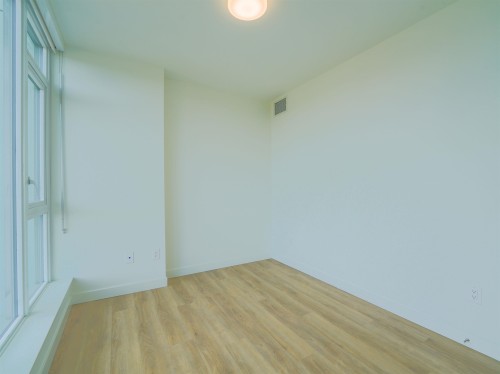 1904-9675 King George Boulevard, Surrey, BC 