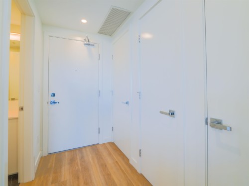 1904-9675 King George Boulevard, Surrey, BC 