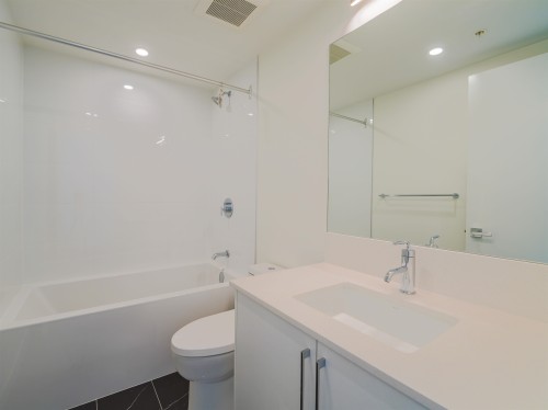 1904-9675 King George Boulevard, Surrey, BC 