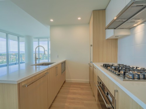 1904-9675 King George Boulevard, Surrey, BC 