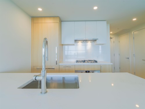 1904-9675 King George Boulevard, Surrey, BC 