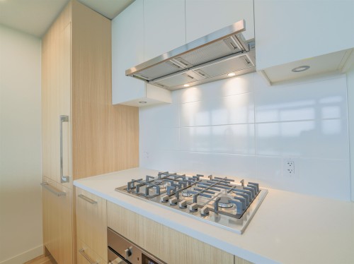 1904-9675 King George Boulevard, Surrey, BC 