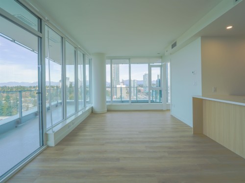 1904-9675 King George Boulevard, Surrey, BC 