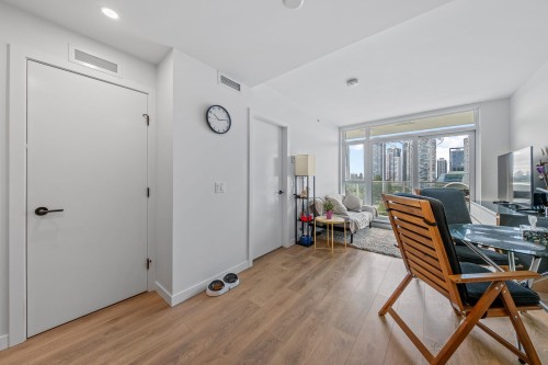 906-13685 102 Avenue, Surrey, BC 