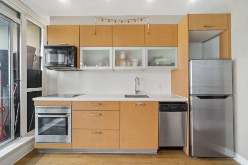 609-10777 University Drive, Surrey, BC 