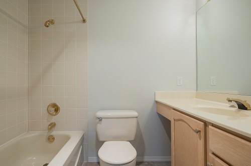 308-1220 Fir Street, White Rock, BC 