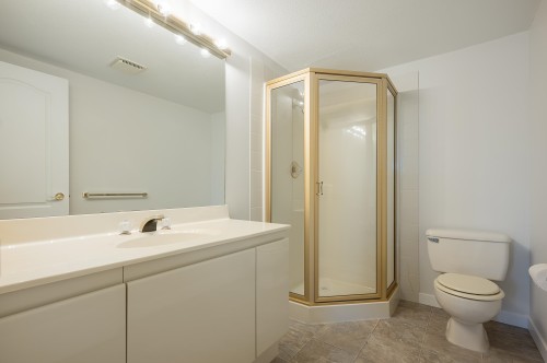 308-1220 Fir Street, White Rock, BC 