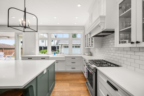 15682 Thrift Avenue, White Rock, BC 