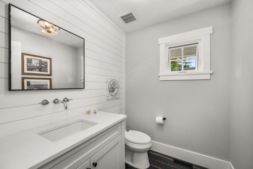 15682 Thrift Avenue, White Rock, BC 